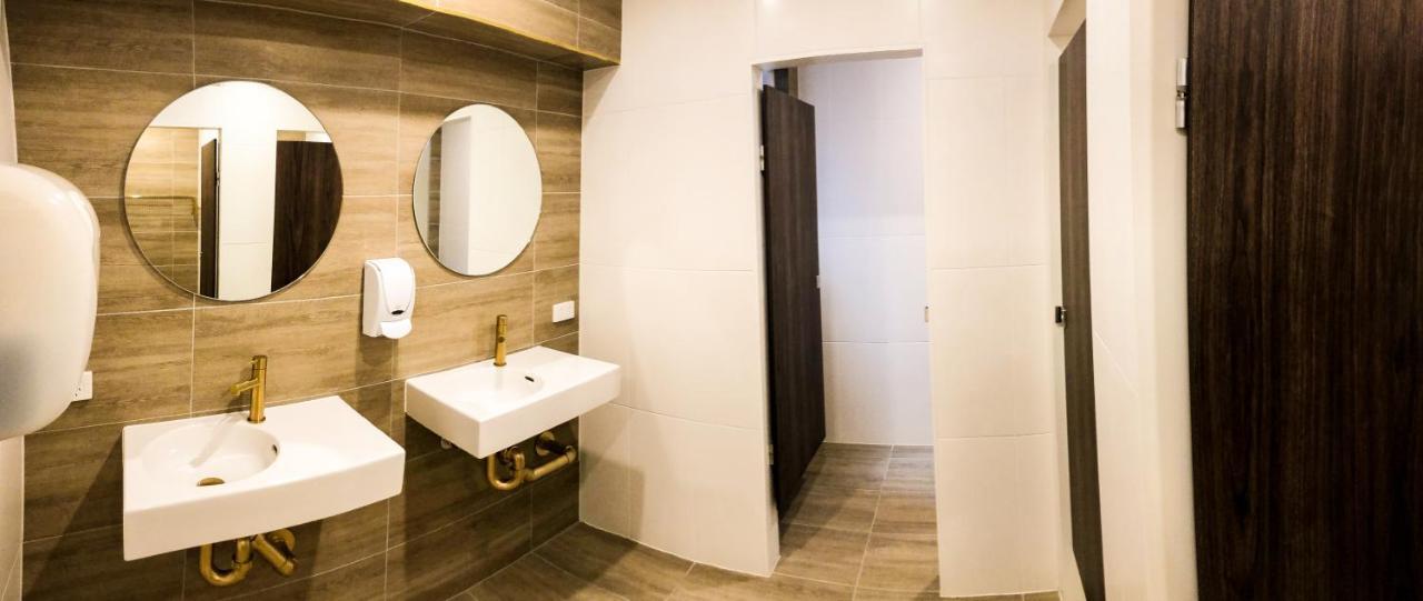 Dreibettzimmer mit Gemeinschaftsbad